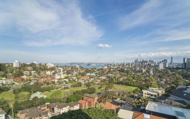 Bright And Sunny Studio Apartment