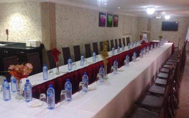 Conference Hotel and Suites Sagamu