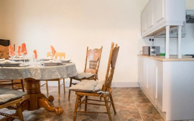 3-bed House in Clonmany With Panoramic Hillside Se
