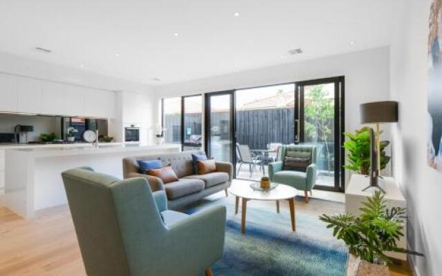 BOUTIQUE STAYS - Murrumbeena Place 2
