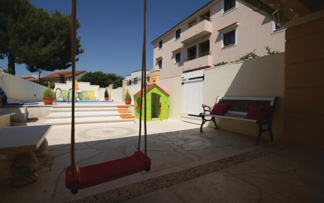 Beautiful Home in Brodarica With Wifi and 6 Bedrooms