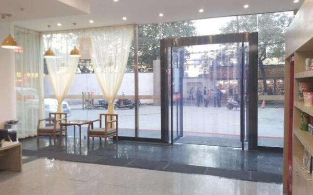 7 Days Premium Xi‘an Railway Station Shop