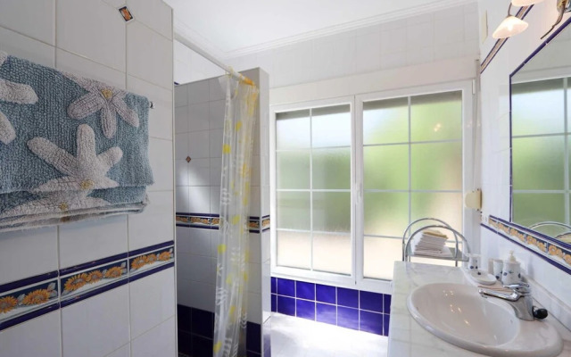 Mozamb in J vea With 4 Bedrooms and 3 Bathrooms