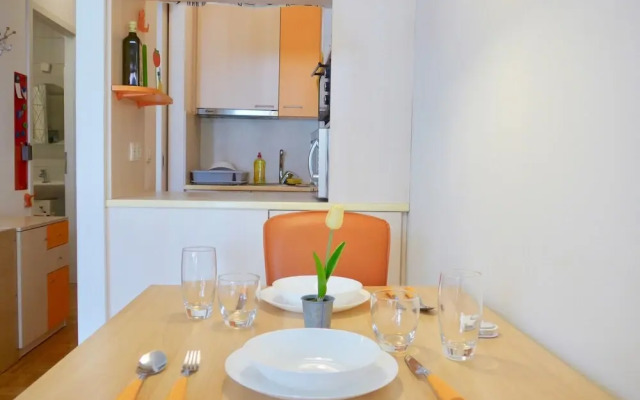 Sunny and Lively Apartment in City, Free Parking