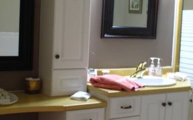 Viv's Front Porch B&B