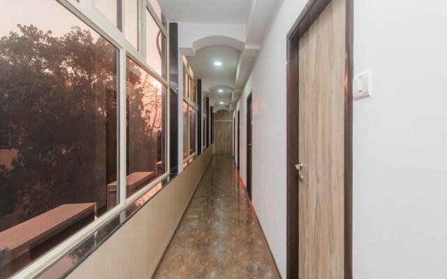 OYO 9849 Hotel Divine Residency