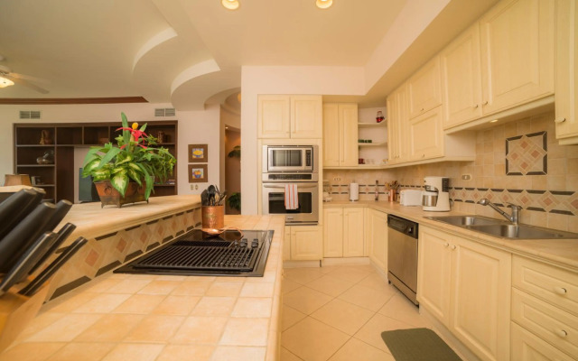 3 bedroom Bella Vista close to pool