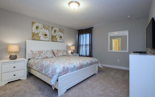 Solterra - 6 Bedrooms House w/pool-7040SR Home by RedAwning