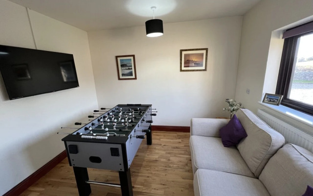 4 Bedroom Detached Farmhouse Mountain Views