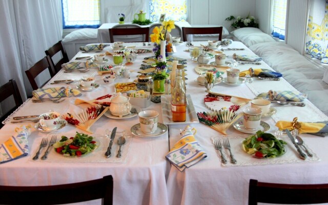 Victorian Country Inn B&B LLC