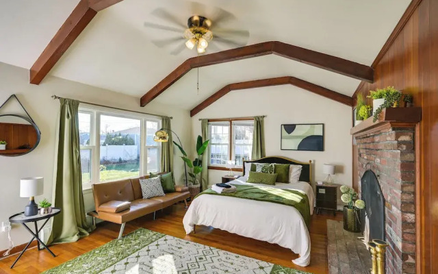 1 Mi to Downtown Salem: Studio w/ Fire Pit Access