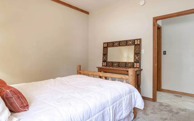 Stunning Ruidoso Cabin w/ Private Hot Tub!