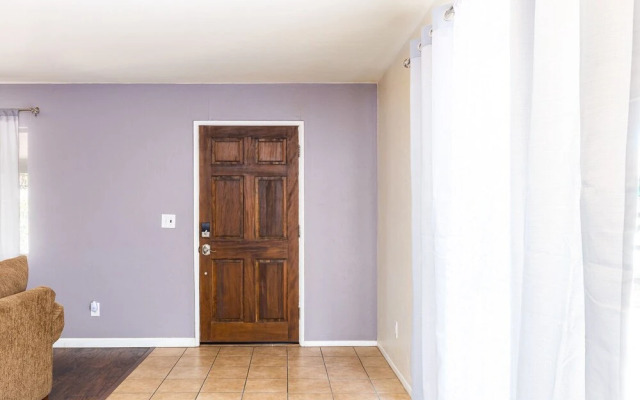 Spacious, Exquisite 4-bed Home in Tucson