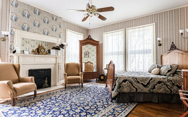 Vrooman Mansion B&B