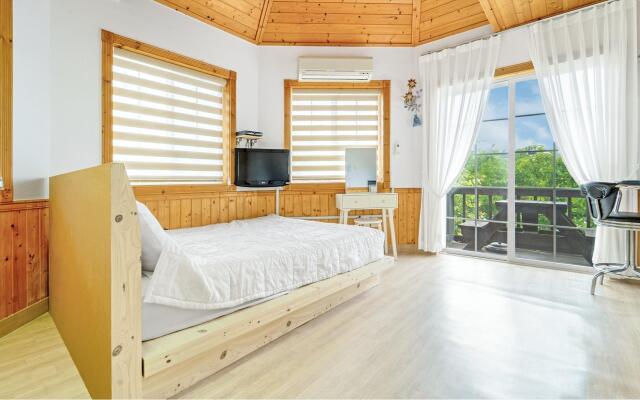 Gangneung Hayanwood Pension