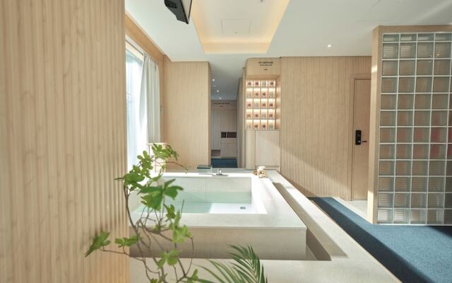 UH Suite Seoul Square