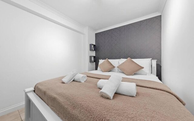 Serviced Flat Near Hyde Park Marble Arch W2 London