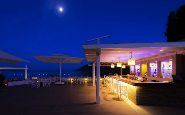Liv Hotel By Bellazure