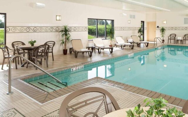 Hampton Inn & Suites Chicago/St. Charles