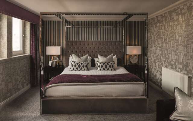 Carlton Hotel