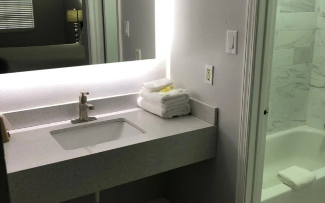 Midtown Hotel - Downtown New Orleans