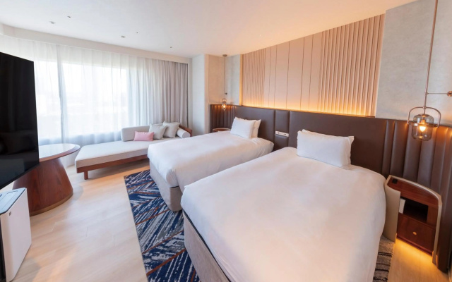 Hotel Springs Makuhari Premier – Guest Rooms – Chiba