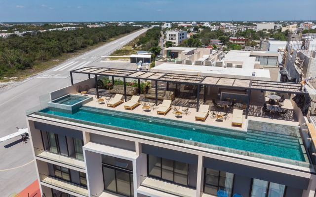 Kaab by the Beach. Condo with roofpool