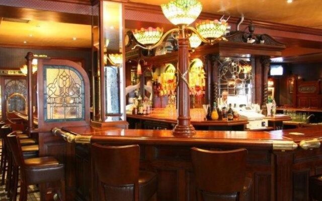 Longford Arms Hotel