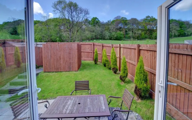 Tranquil holiday home in Swansea near Mountains