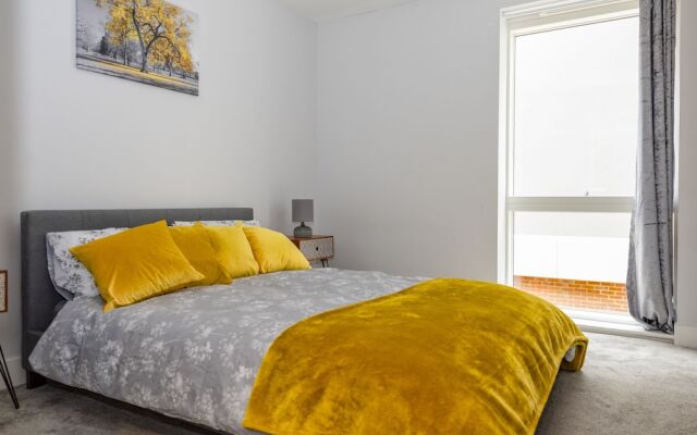 Luxury Bedford Riverside Apartment