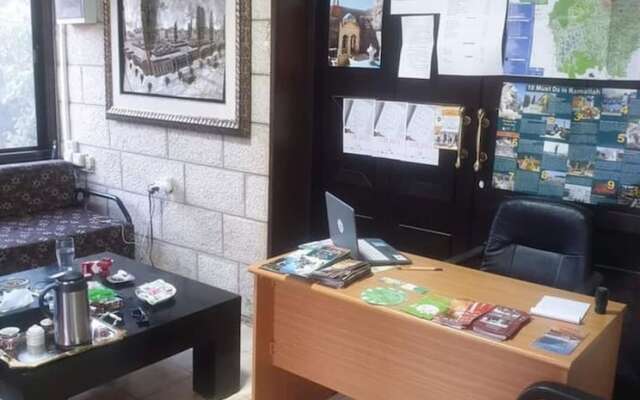 Hommus Hostel (New)