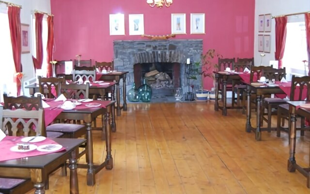 Bridge of Lochay Hotel