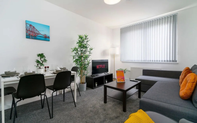Free Parking - 2 Bedroom Flat
