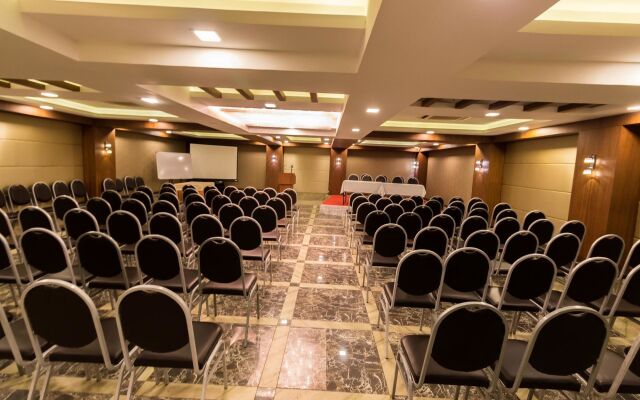 OYO Premium Vastrapur Lake