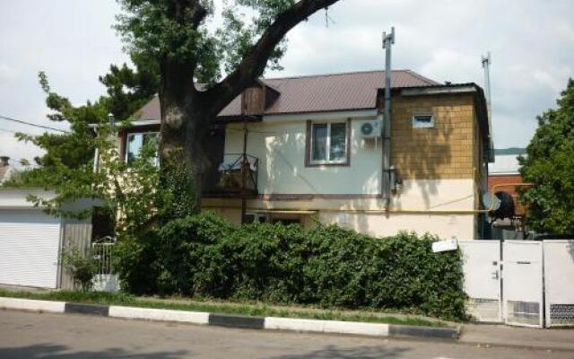 Guest House On Khersonskaya 61