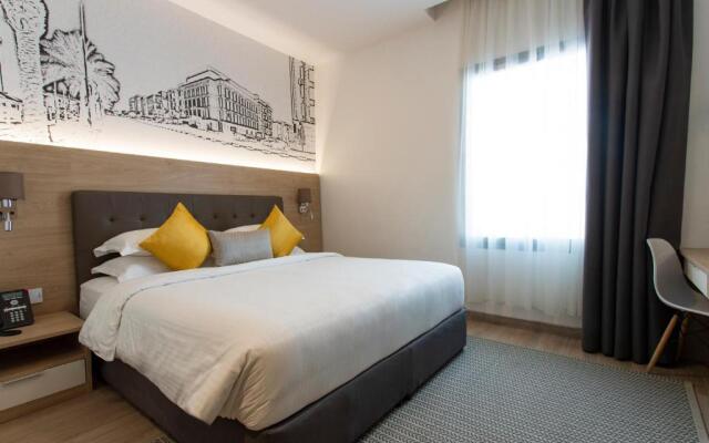 Cindyan Apartments By The Quarter