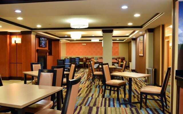 Fairfield Inn & Suites Hartford Airport