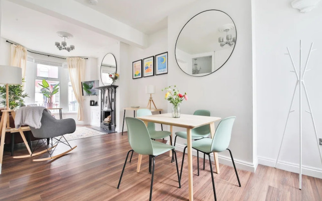 Stunning 2 Bedroom Cardiff Bay House