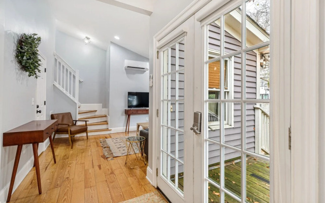 Spacious Apartment Downtown
