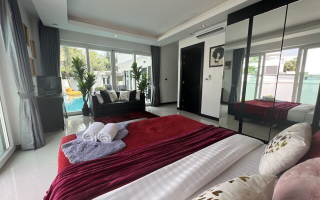 Hollywood Pool Villa Jomtien Pattaya