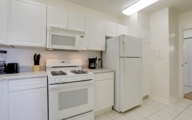 Airport Proximity- Apt in Crystal City