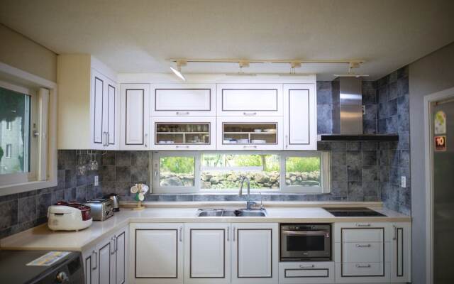 Private Family Homestay - Farm Square