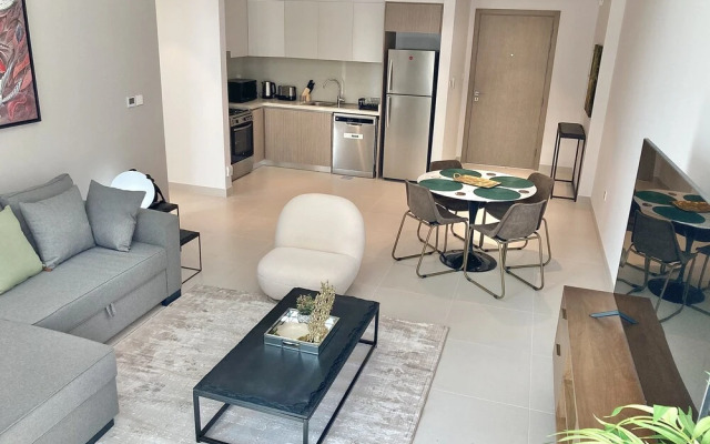 SuperHost - Stylish Apartment Facing Creek Harbour
