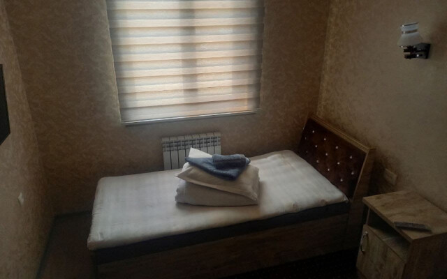Gold Hotel
