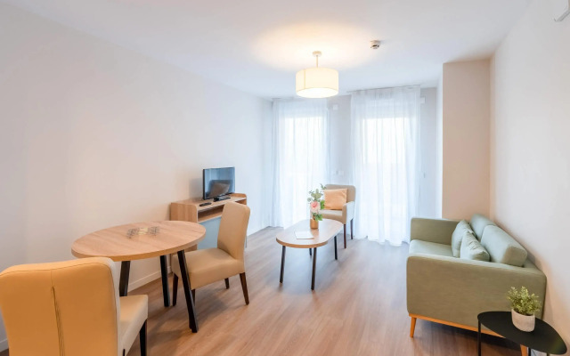 Quality Suites Moissy-Cramayel