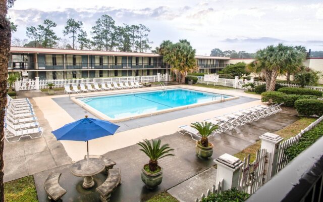 Rodeway Inn & Conference Center