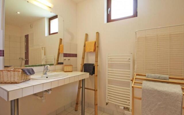 Gîte Juvigny-Sous-Andaine, 6 pièces, 12 personnes - FR-1-497-18