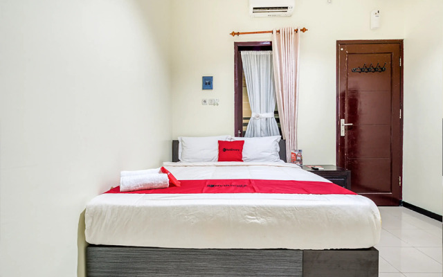RedDoorz Syariah @ Ketintang Surabaya