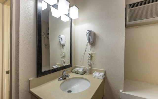 Red Roof Inn Neptune - Jersey Shore