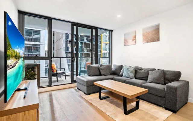 Bright 2-bed Flat With Cityside Charm